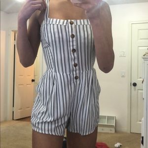 ✰ hollister romper !